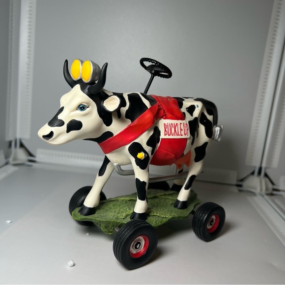 Cow Parade Buckle Up Betsy #9144 2002  Westland Giftware Rare - Picture 1 of 6